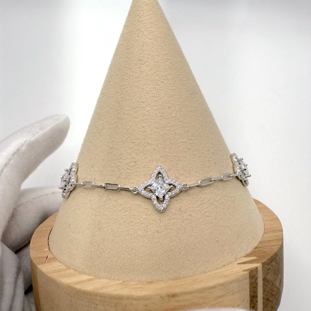 7” .925 Sterling Silver Clover Style Cz Bracelet